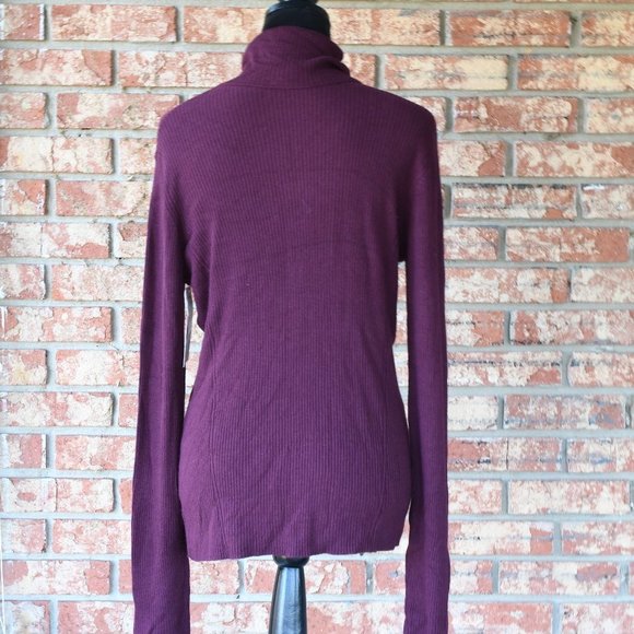 14TH & Union Burgundy Top - Picture 5 of 7